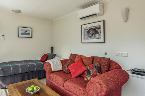 Moonrise View Apartment - Accommodation Burleigh 2