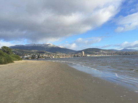 Moonrise View Apartment - Accommodation Burleigh 18