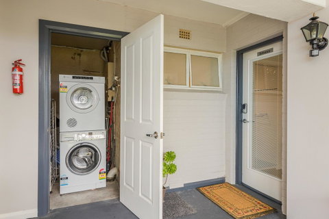 Moonrise View Apartment - Accommodation Burleigh 9