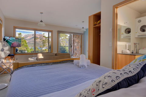 Freycinet Stone Studio 6 - Mica - Accommodation Burleigh 4