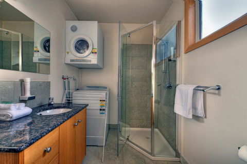 Freycinet Stone Studio 6 - Mica - Accommodation Burleigh 6