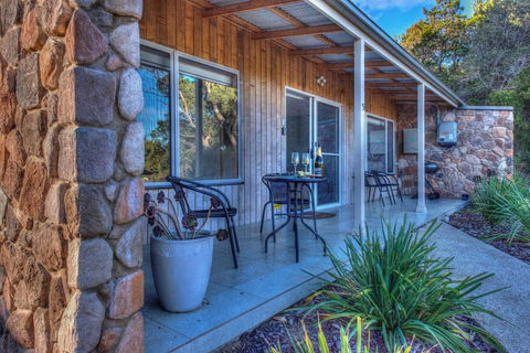 Freycinet Stone Studio 6 - Mica - Accommodation Burleigh 1