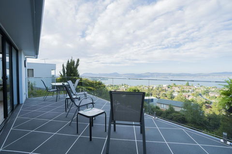 Amazing Sea Views Luxury Guest House - Accommodation Burleigh 21
