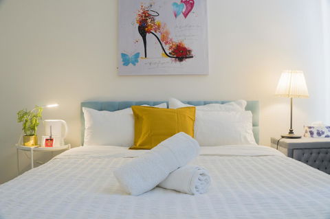 Amazing Sea Views Luxury Guest House - Accommodation Burleigh 2