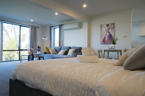 Amazing Sea Views Luxury Guest House - Accommodation Burleigh 1