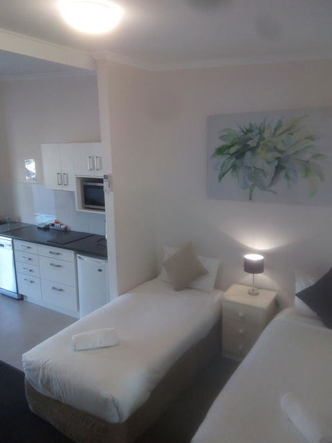 Abel Tasman Airport Motor Inn - Accommodation Burleigh 11