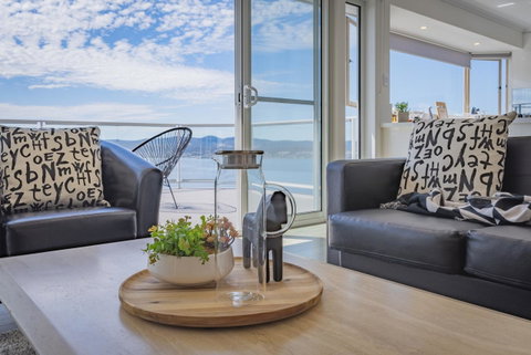 Nature & Relax House, Panoramic Sea View, Free Parking 37 - Accommodation Burleigh 23
