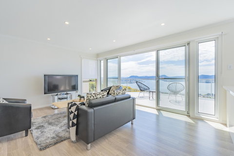 Nature & Relax House, Panoramic Sea View, Free Parking 37 - Accommodation Burleigh 27