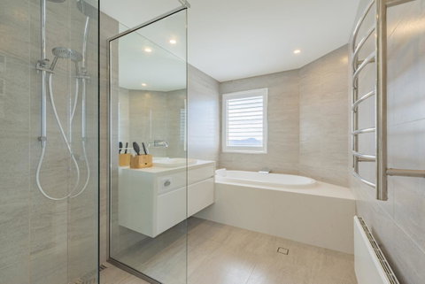 Nature & Relax House, Panoramic Sea View, Free Parking 37 - Accommodation Burleigh 5