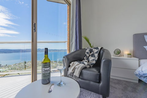 Nature & Relax House, Panoramic Sea View, Free Parking 37 - Accommodation Burleigh 7