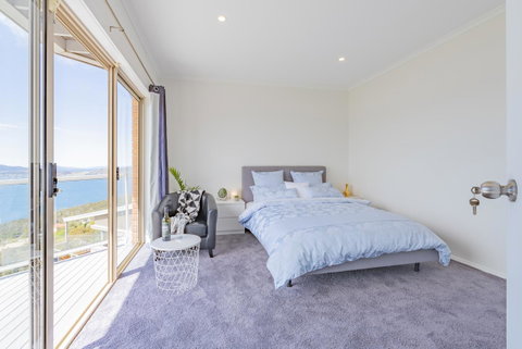 Nature & Relax House, Panoramic Sea View, Free Parking 37 - Accommodation Burleigh 19