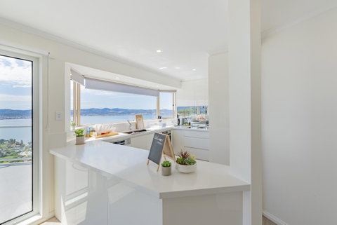 Nature & Relax House, Panoramic Sea View, Free Parking 37 - Accommodation Burleigh 26