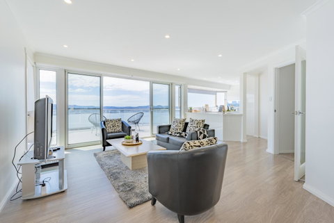 Nature & Relax House, Panoramic Sea View, Free Parking 37 - Accommodation Burleigh 24