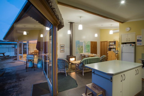 Arthur Riverfront And Sea Lodge Downstream - Accommodation Burleigh 8