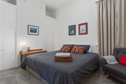 WEST NEST | Classic 3BR Hobart Terrace BEST Location, View, Close To City - Accommodation Burleigh 11