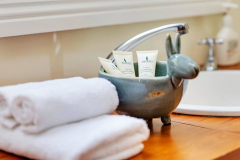 WEST NEST | Classic 3BR Hobart Terrace BEST Location, View, Close To City - Accommodation Burleigh 16