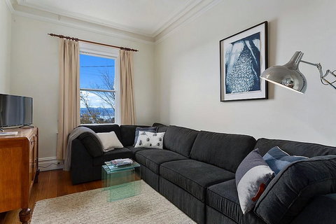 WEST NEST | Classic 3BR Hobart Terrace BEST Location, View, Close To City - Accommodation Burleigh 3