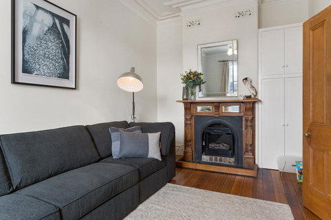 WEST NEST | Classic 3BR Hobart Terrace BEST Location, View, Close To City - Accommodation Burleigh 13