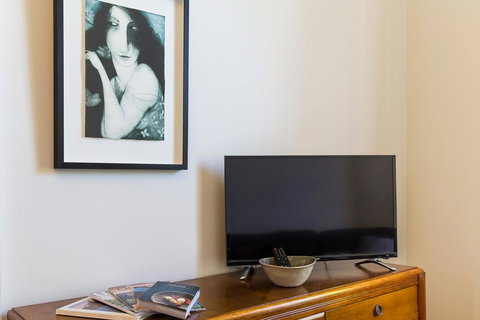 WEST NEST | Classic 3BR Hobart Terrace BEST Location, View, Close To City - Accommodation Burleigh 23