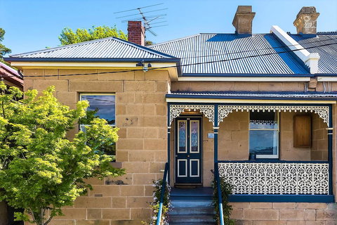 WEST NEST | Classic 3BR Hobart Terrace BEST Location, View, Close To City - Accommodation Burleigh 0