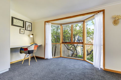 WEST NEST | Classic 3BR Hobart Terrace BEST Location, View, Close To City - Accommodation Burleigh 14