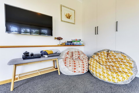 WEST NEST | Classic 3BR Hobart Terrace BEST Location, View, Close To City - Accommodation Burleigh 15