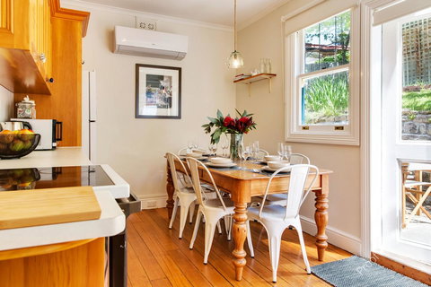 WEST NEST | Classic 3BR Hobart Terrace BEST Location, View, Close To City - Accommodation Burleigh 4