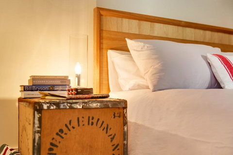 WEST NEST | Classic 3BR Hobart Terrace BEST Location, View, Close To City - Accommodation Burleigh 8