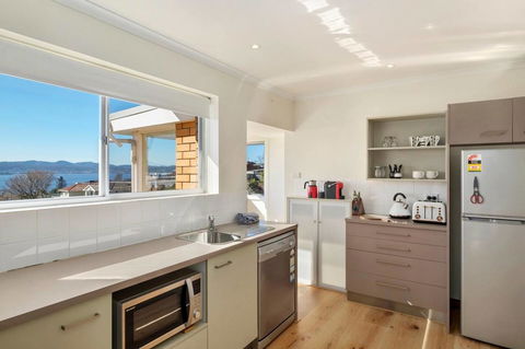 Sandcastle At Sandy Bay - Accommodation Burleigh 10