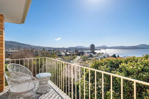 Sandcastle At Sandy Bay - Accommodation Burleigh 14