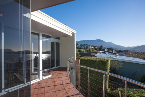 567 Sandy Bay - Accommodation Burleigh 13