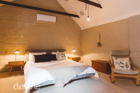 Devine Stays - Hayloft On ELizabeth - Accommodation Burleigh 12