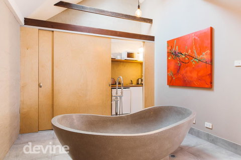 Devine Stays - Hayloft On ELizabeth - Accommodation Burleigh 3
