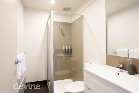 Devine Stays - Hayloft On ELizabeth - Accommodation Burleigh 5