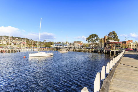 Bellerive Marina View Apartments No 28 - Accommodation Burleigh 32