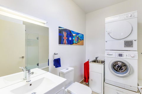 Bellerive Marina View Apartments No 28 - Accommodation Burleigh 8