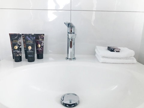 EMBRACING EVANDALE - Hosted By L'Abode Accommodation - Accommodation Burleigh 24