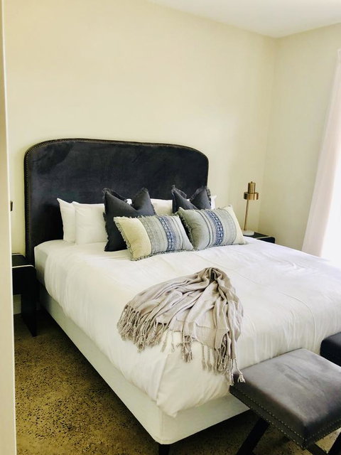 EMBRACING EVANDALE - Hosted By L'Abode Accommodation - Accommodation Burleigh 3