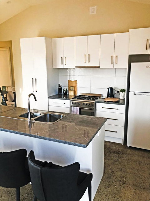 EMBRACING EVANDALE - Hosted By L'Abode Accommodation - Accommodation Burleigh 18