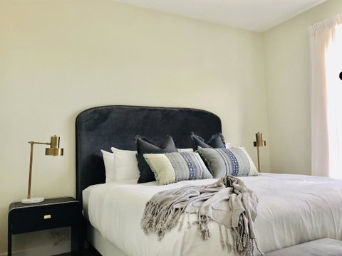 EMBRACING EVANDALE - Hosted By L'Abode Accommodation - Accommodation Burleigh 14