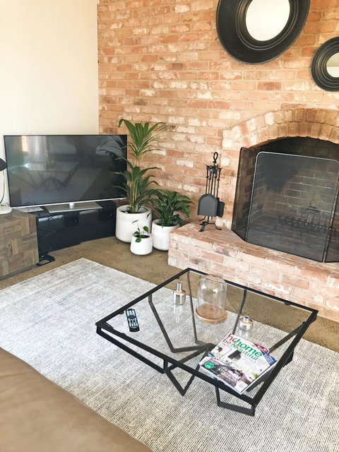 EMBRACING EVANDALE - Hosted By L'Abode Accommodation - Accommodation Burleigh 11