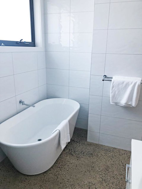 EMBRACING EVANDALE - Hosted By L'Abode Accommodation - Accommodation Burleigh 25