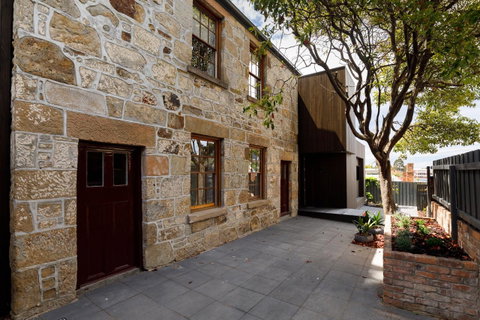 Blue Magnolia - Accommodation Burleigh 2