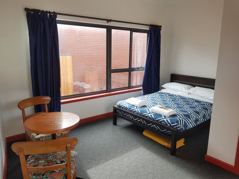 Little Nee's - Accommodation Burleigh 9