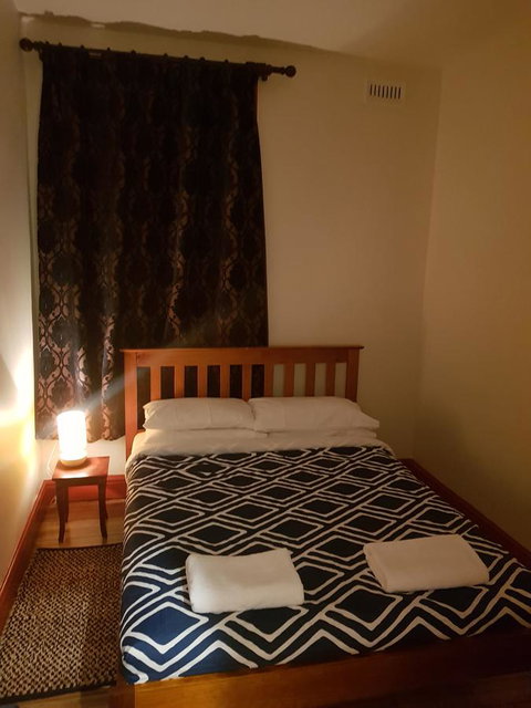 Little Nee's - Accommodation Burleigh 10