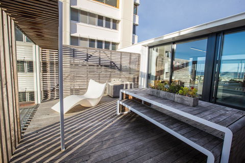 Avalon City Retreat - Accommodation Burleigh 0