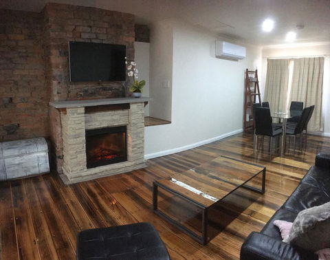 3ree- Spacious & Charming Apartment - Accommodation Burleigh 12
