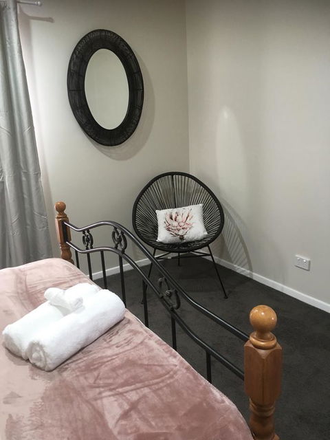 3ree- Spacious & Charming Apartment - Accommodation Burleigh 5