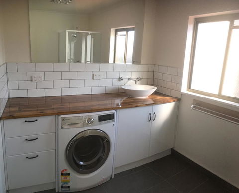 3ree- Spacious & Charming Apartment - Accommodation Burleigh 9