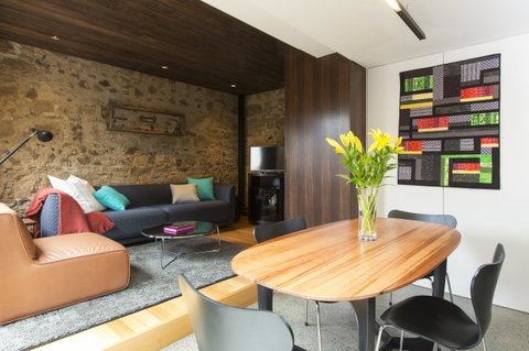 Stone Flower - Accommodation Burleigh 6